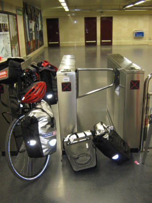 Fahrradtransport Metro Schranke