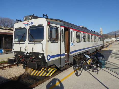 Fahrradtransport Bahn Fahrradabteil 22