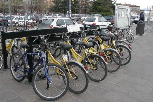 Fahrradabstellanlage Bahnhof Verona