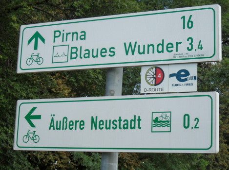 Radwegweiser D-Route D4 Dresden